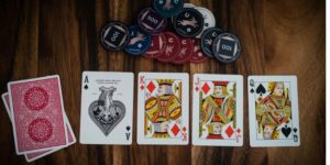  Trò chơi Poker vô cùng phổ biến, thu hút hàng triệu người chơi từ khắp nơi trên thế giới.